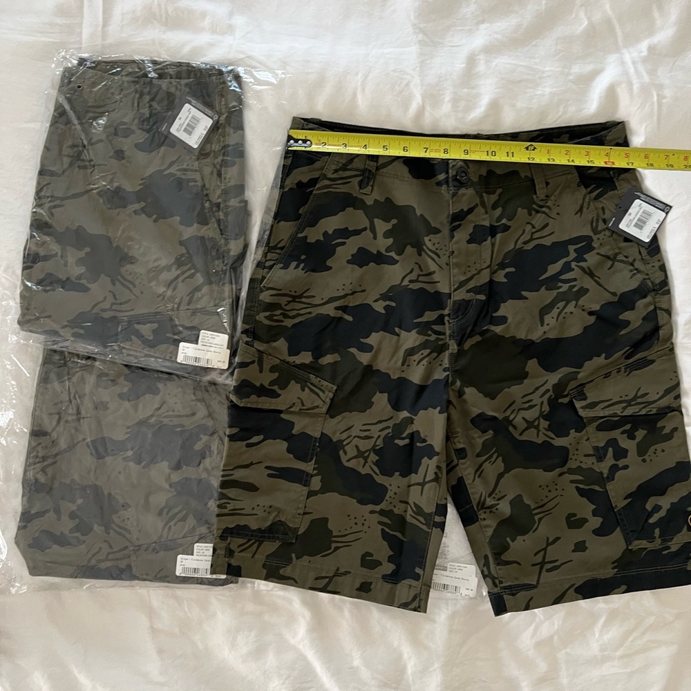 Volcom Cargo Camo Shorts Size 34 NWT